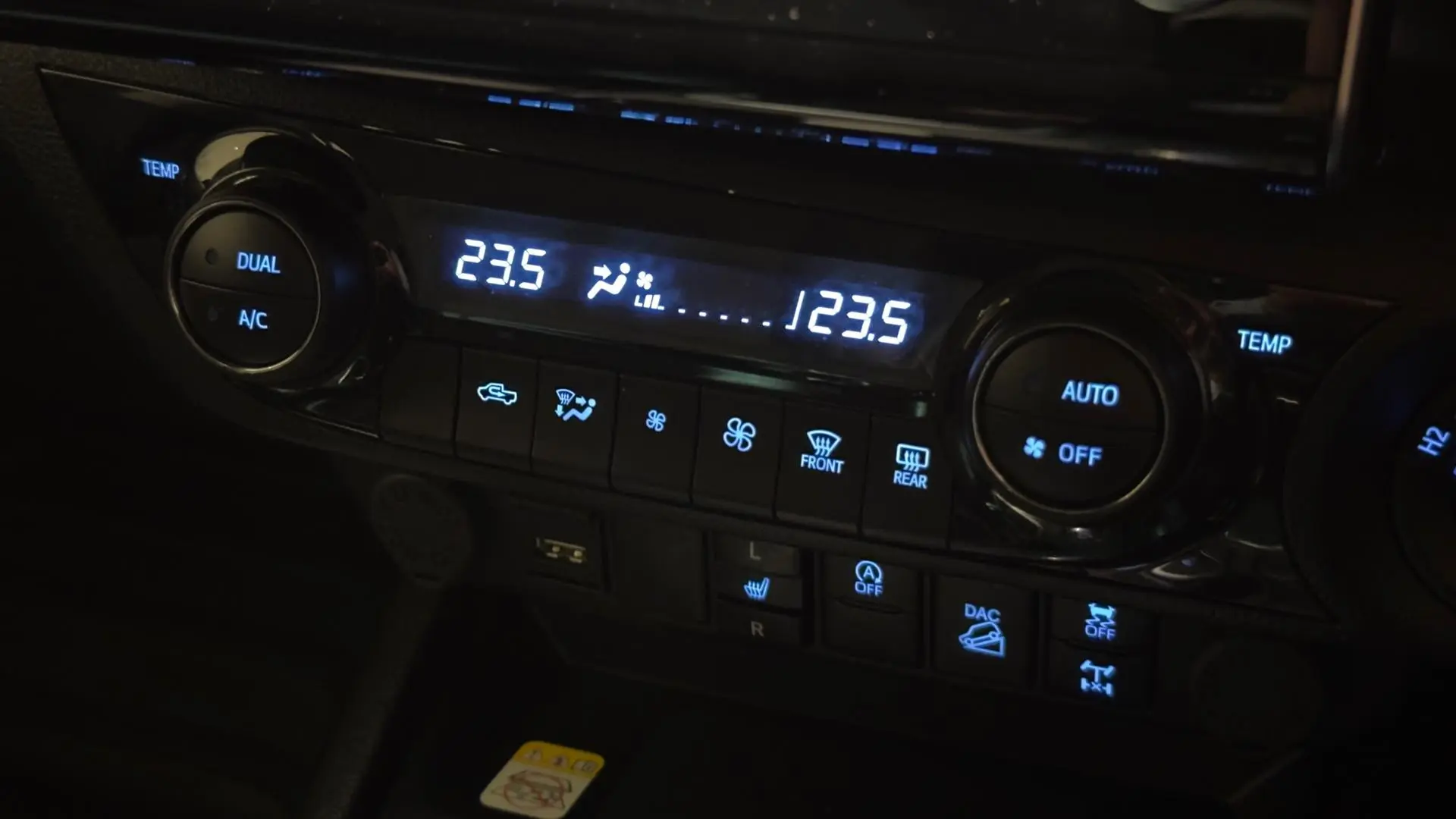 2024 Toyota Hilux Gallery Image 22
