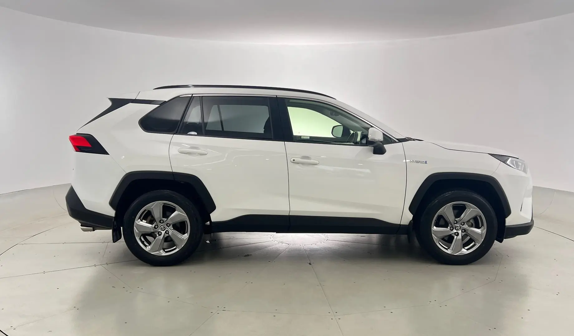 2020 Toyota Rav4 Gallery Image 2