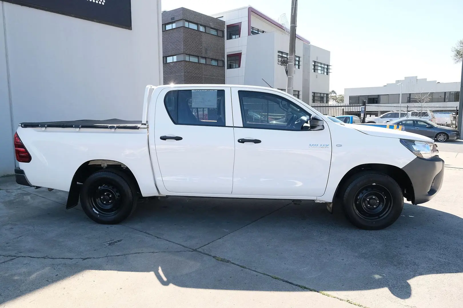 2017 Toyota Hilux Gallery Image 5