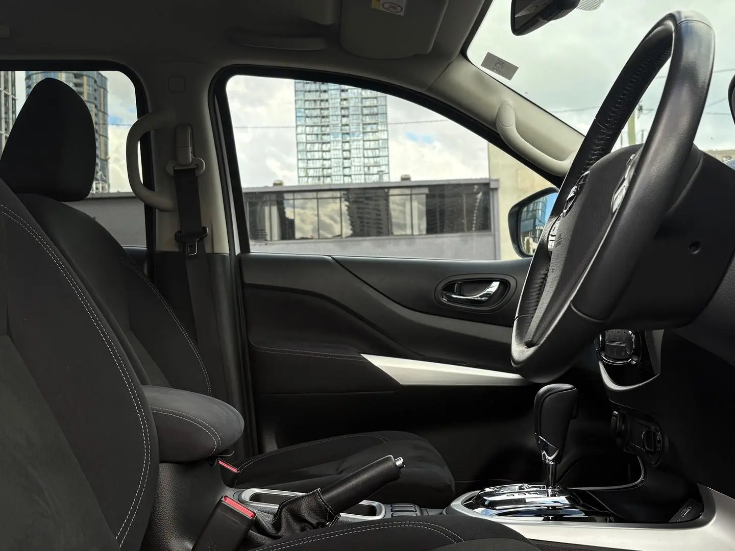 2020 Nissan Navara Gallery Image 11
