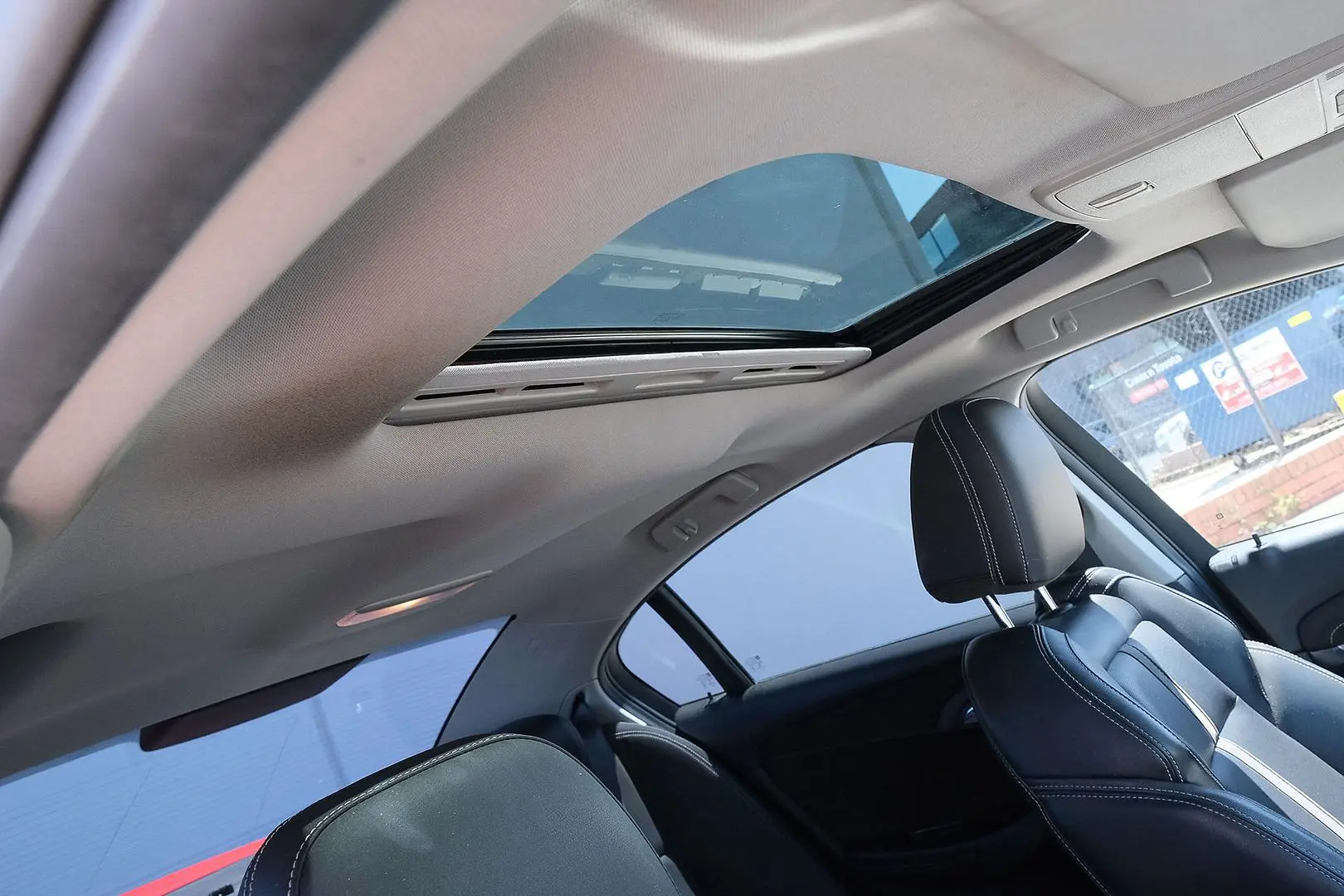 2015 Holden Commodore Gallery Image 8