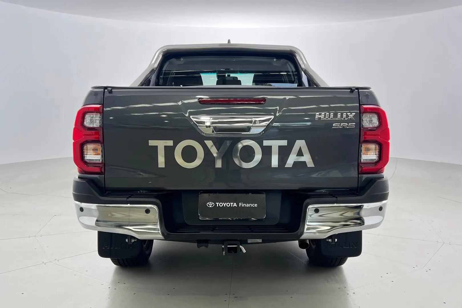 2023 Toyota Hilux Gallery Image 6