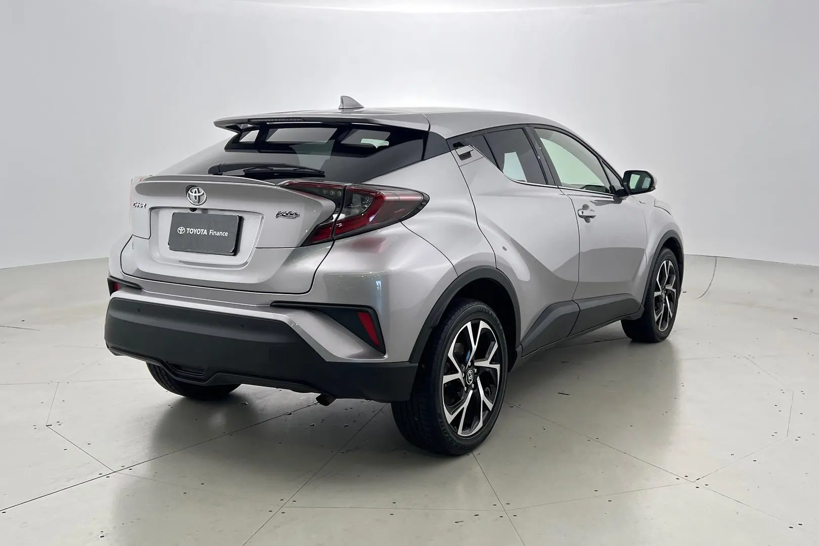 2018 Toyota C-HR Gallery Image 4