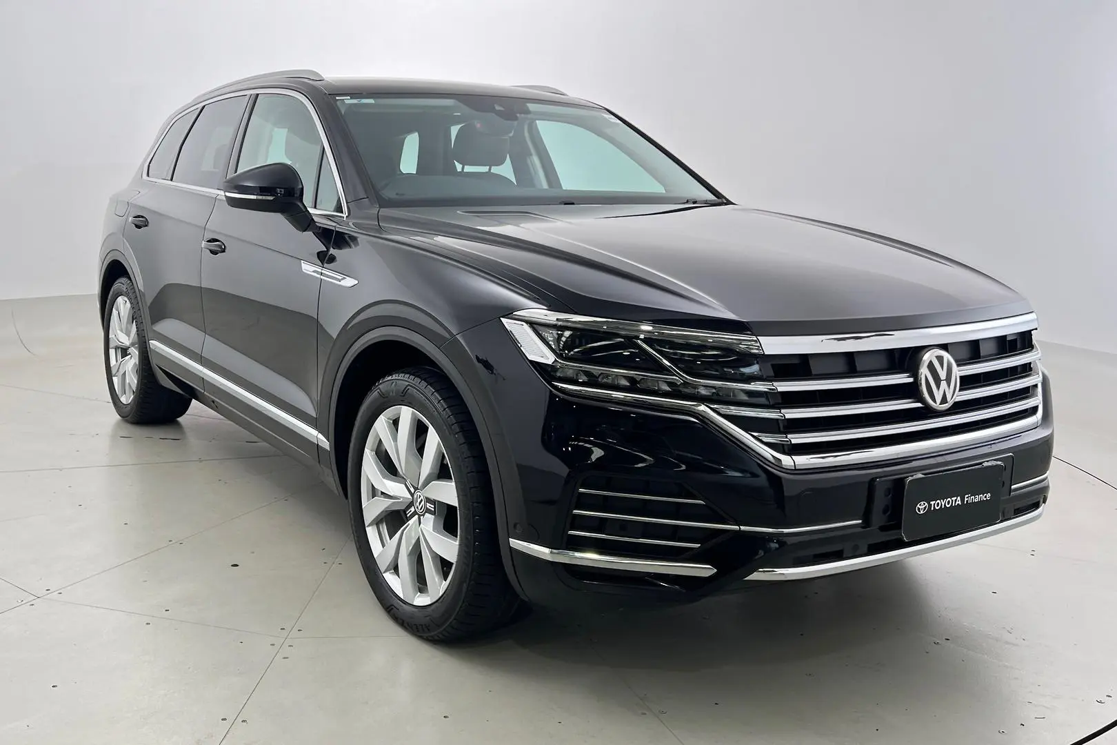2020 Volkswagen Touareg Gallery Image 1