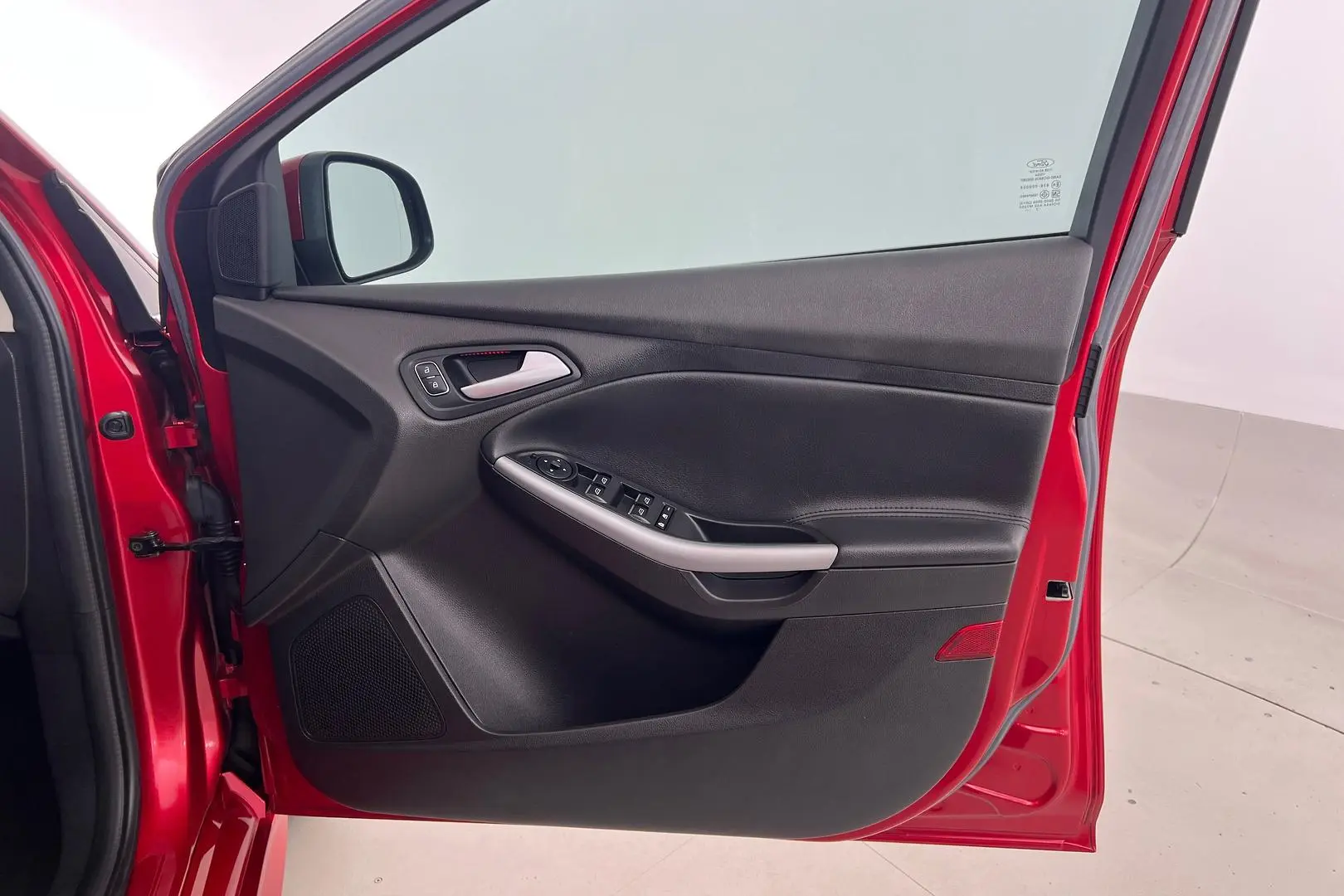 2017 Ford Focus Gallery Image 10