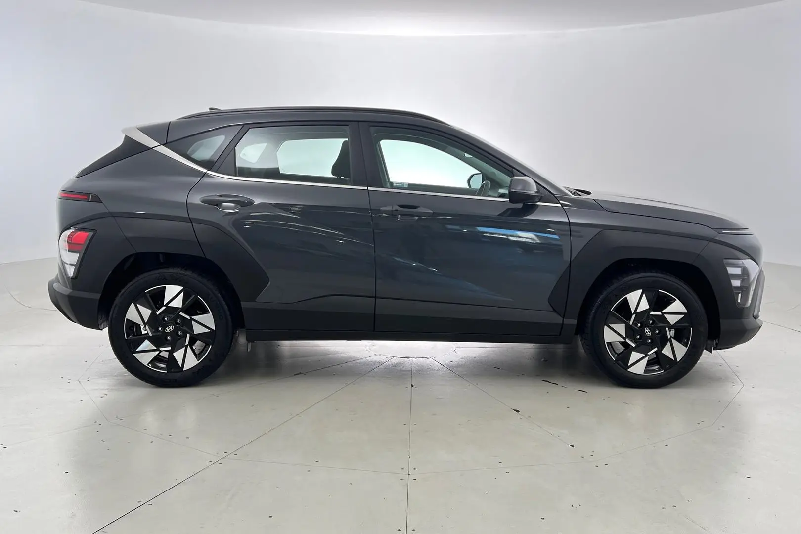 2024 Hyundai Kona Gallery Image 3