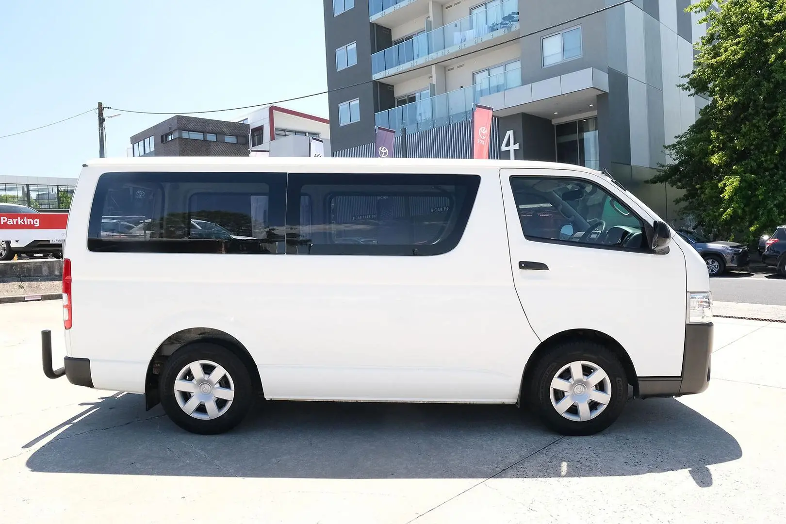 2018 Toyota Hiace Gallery Image 5