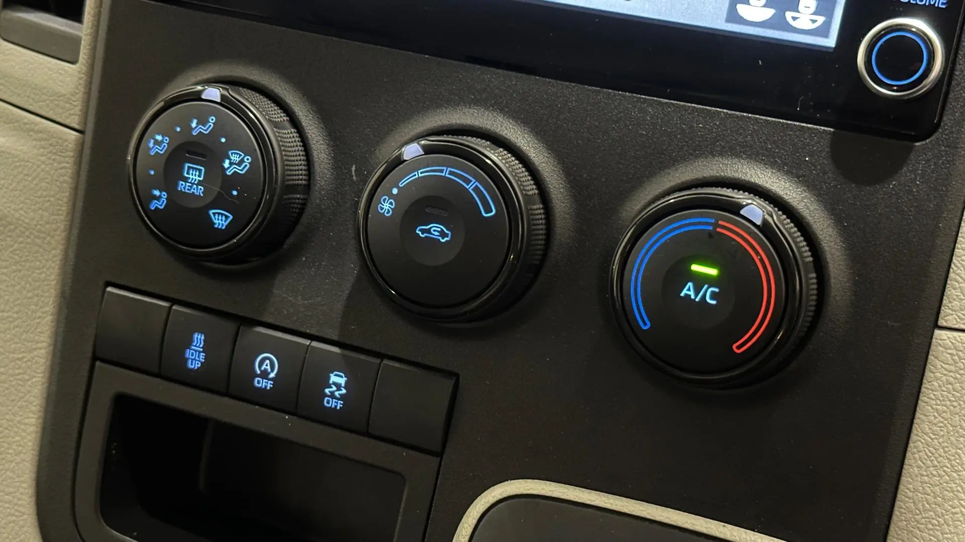 2021 Toyota Hiace Gallery Image 21