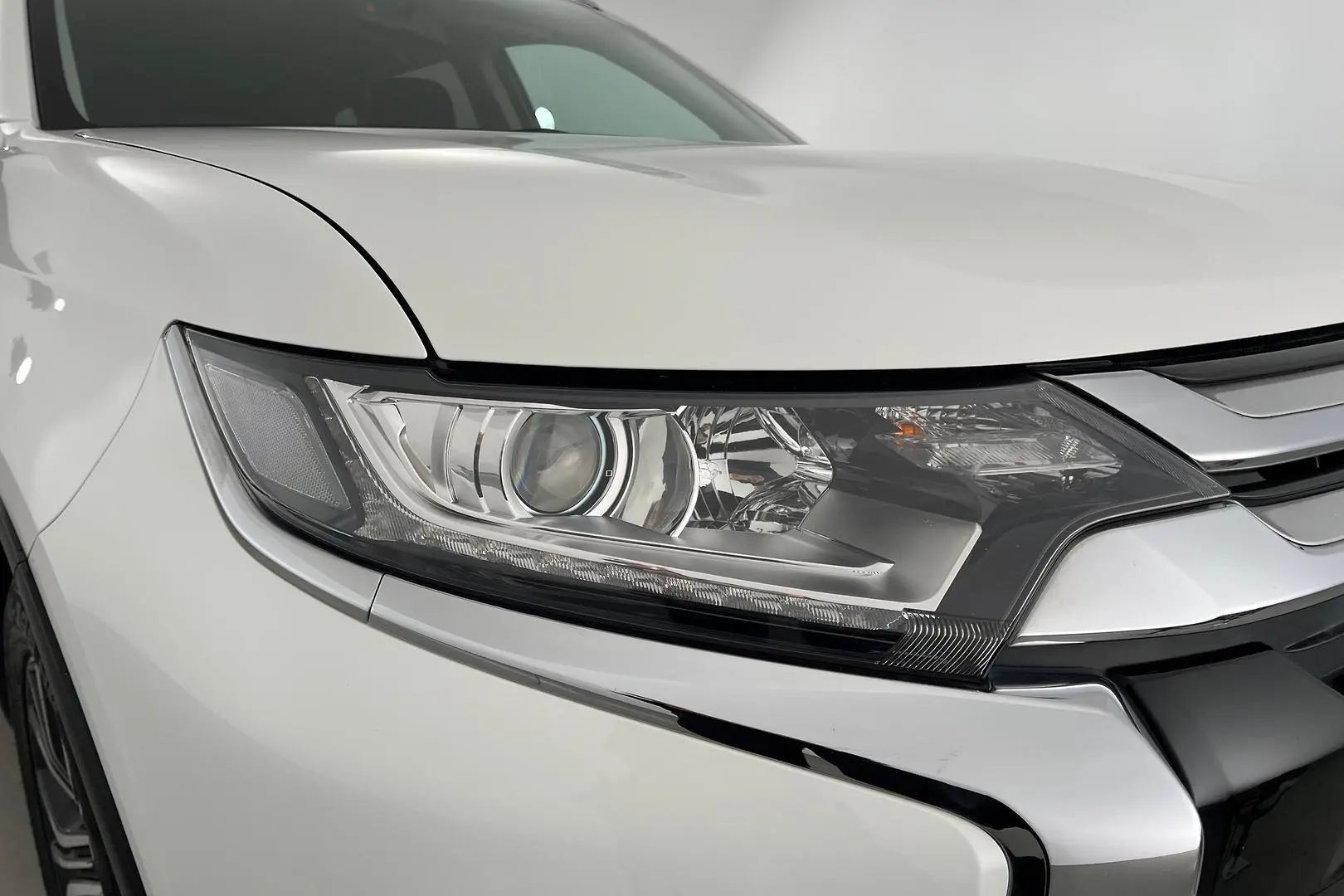 2017 Mitsubishi Outlander Gallery Image 9