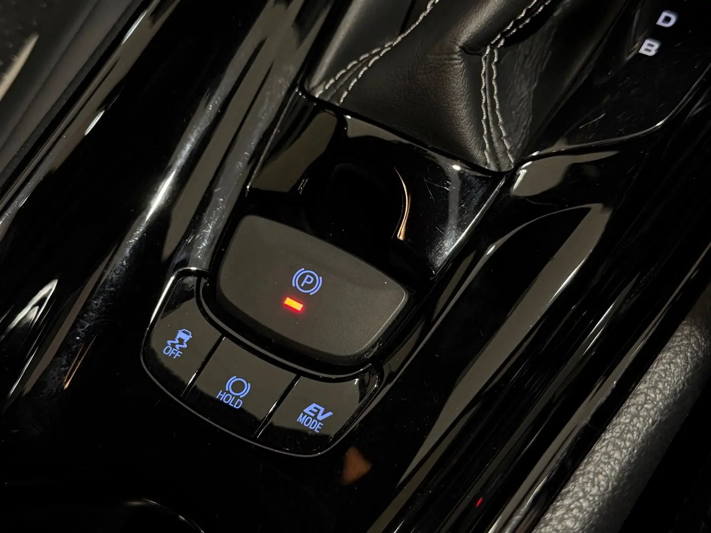 2021 Toyota C-HR Gallery Image 21