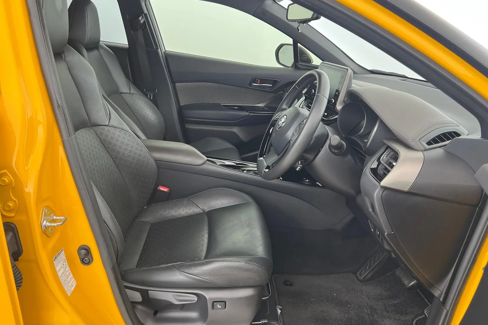 2021 Toyota C-HR Gallery Image 11