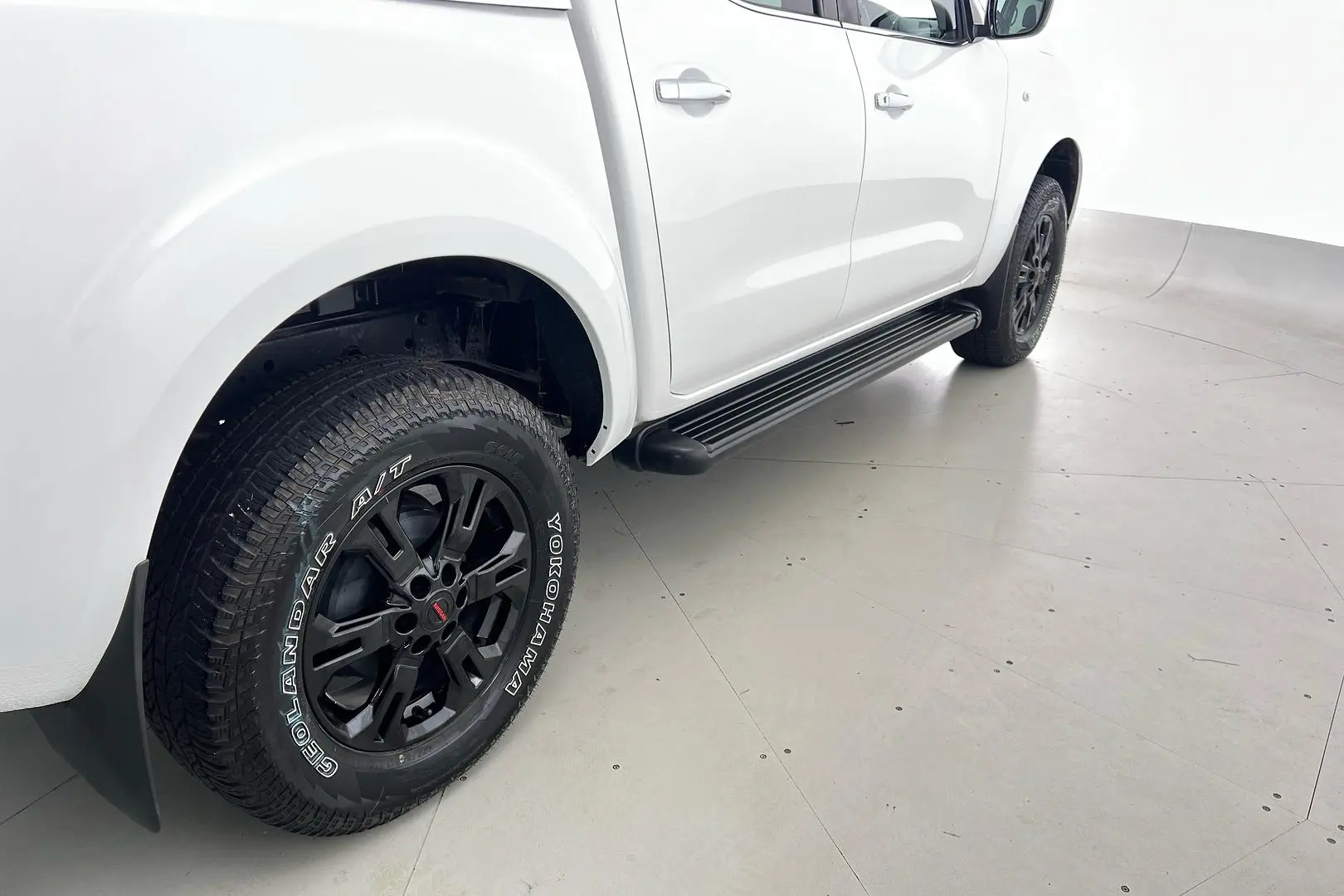 2020 Nissan Navara Gallery Image 9