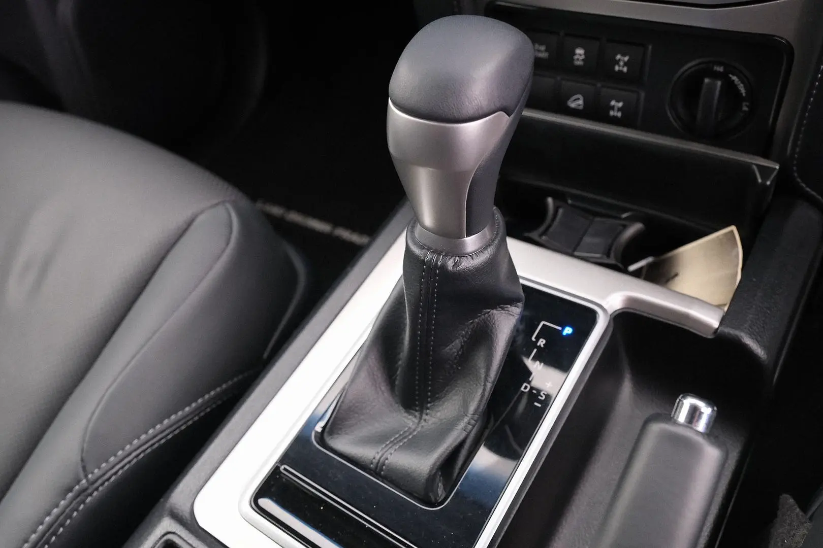 2023 Toyota Landcruiser Prado Gallery Image 19