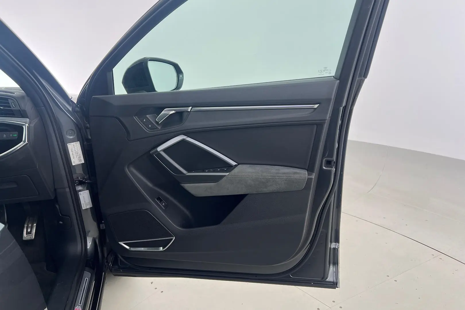 2021 Audi Q3 Gallery Image 11
