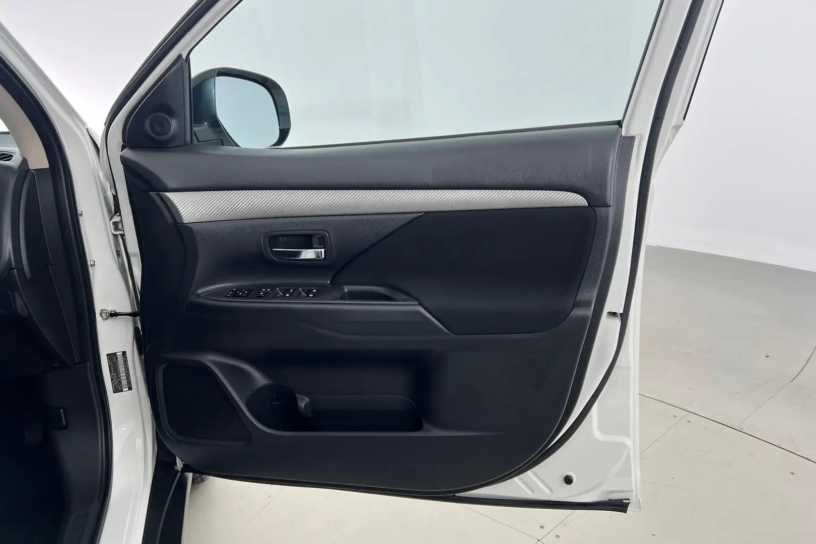 2017 Mitsubishi Outlander Gallery Image 6
