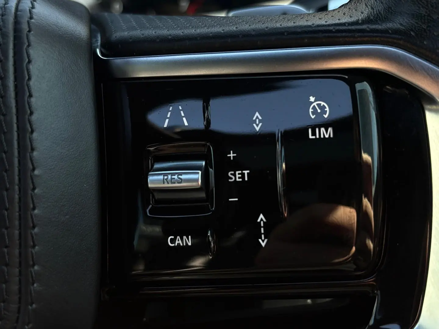 2021 Land Rover Range Rover Evoque Gallery Image 21