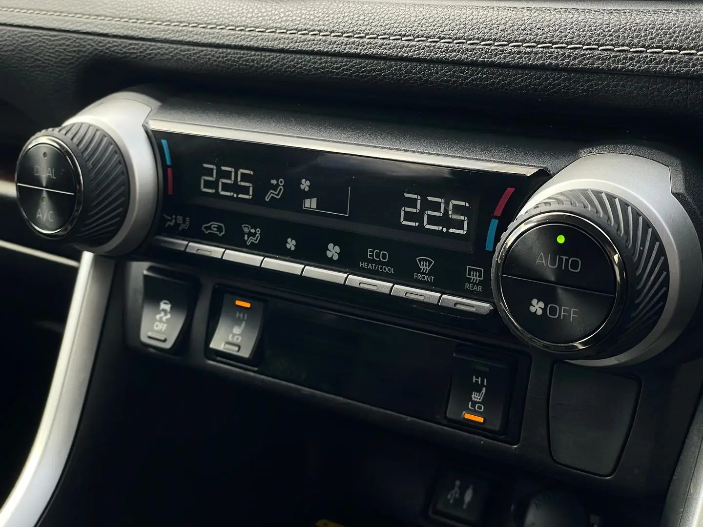 2019 Toyota RAV4 Gallery Image 21