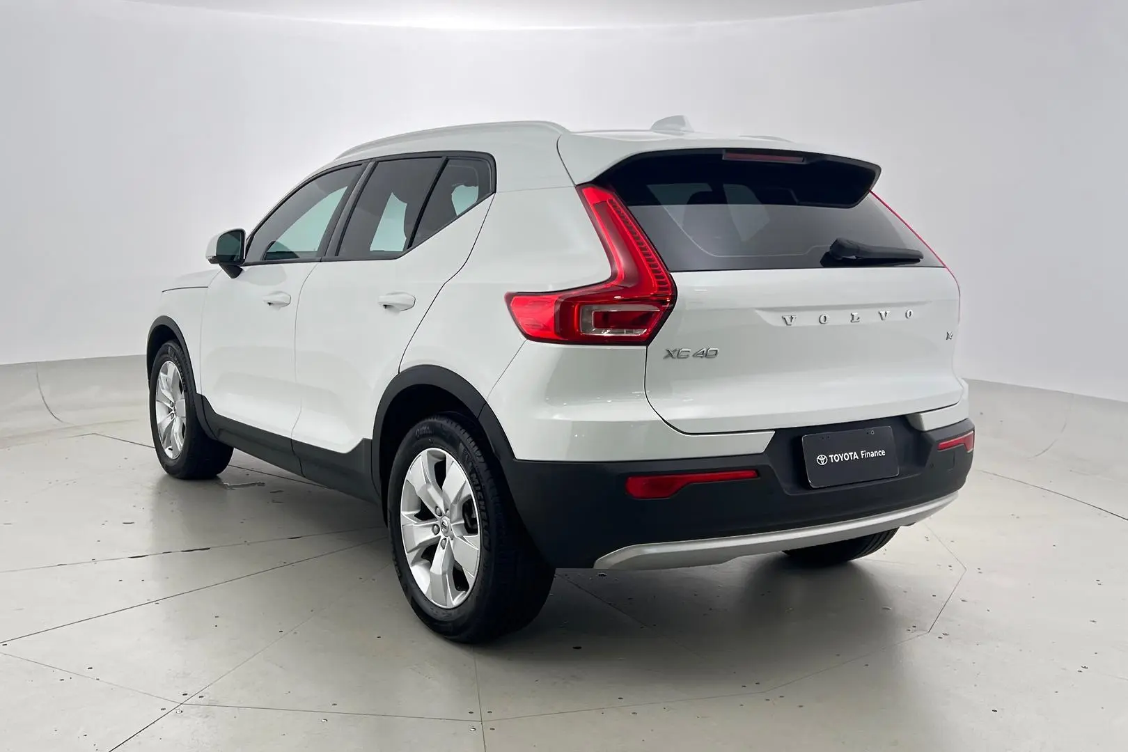 2022 Volvo XC40 Gallery Image 8