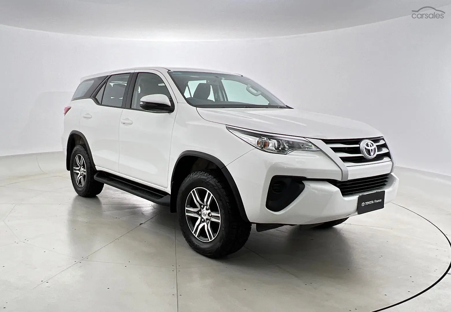 2019 Toyota Fortuner Image 1