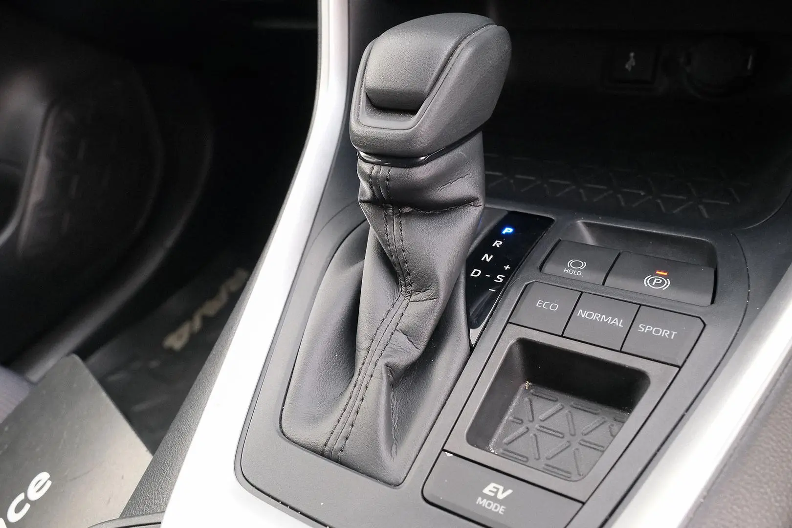 2021 Toyota RAV4 Gallery Image 17