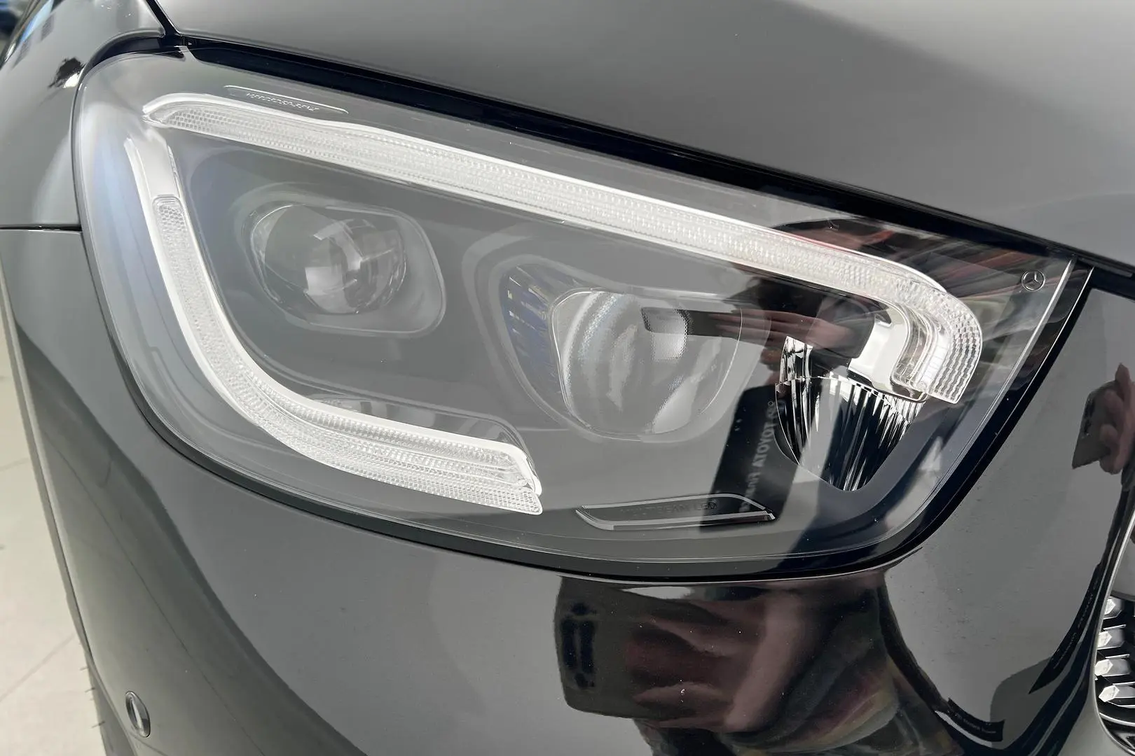 2022 Mercedes-Benz GLC-Class Gallery Image 2