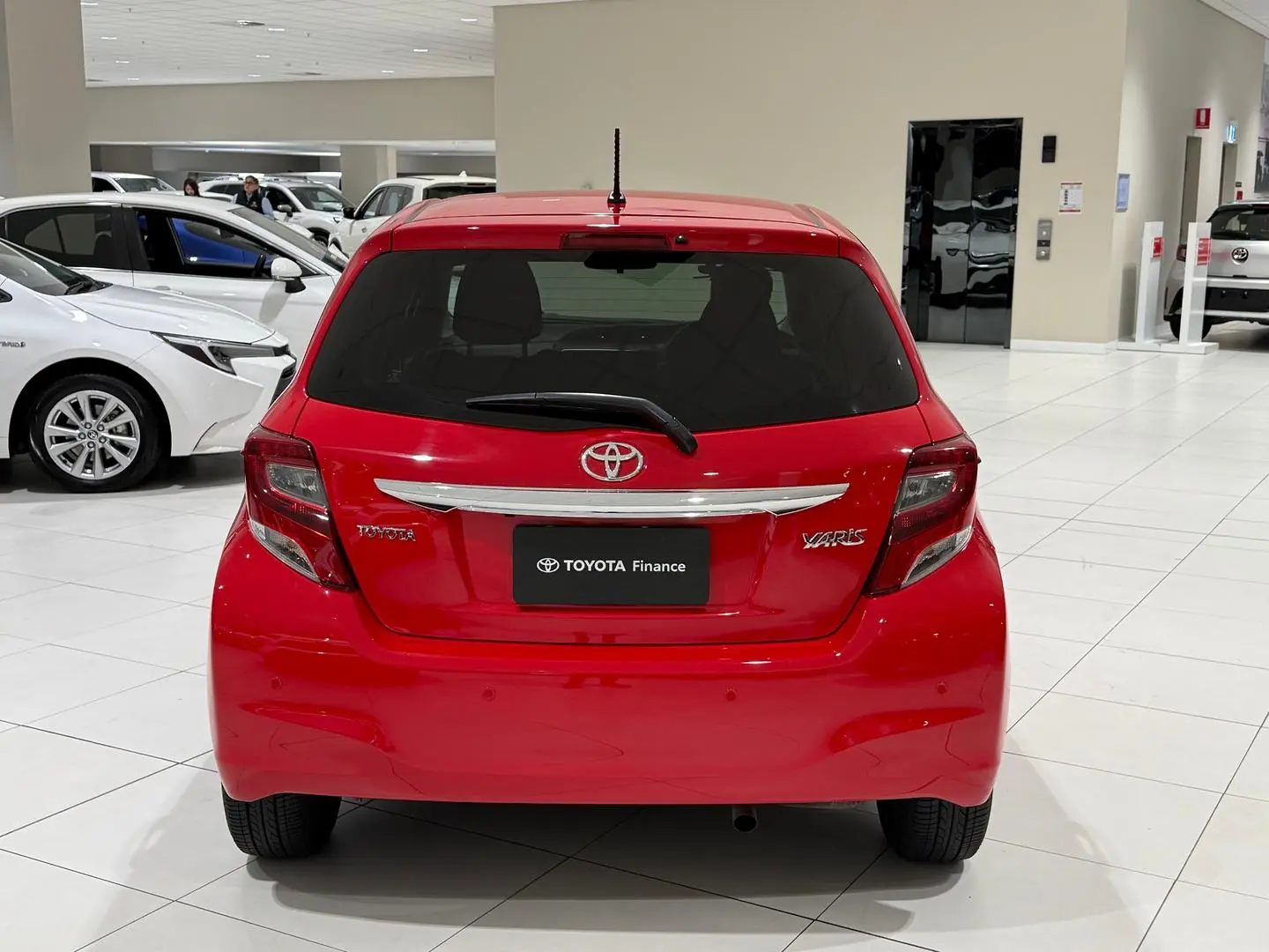 2014 Toyota Yaris Gallery Image 9