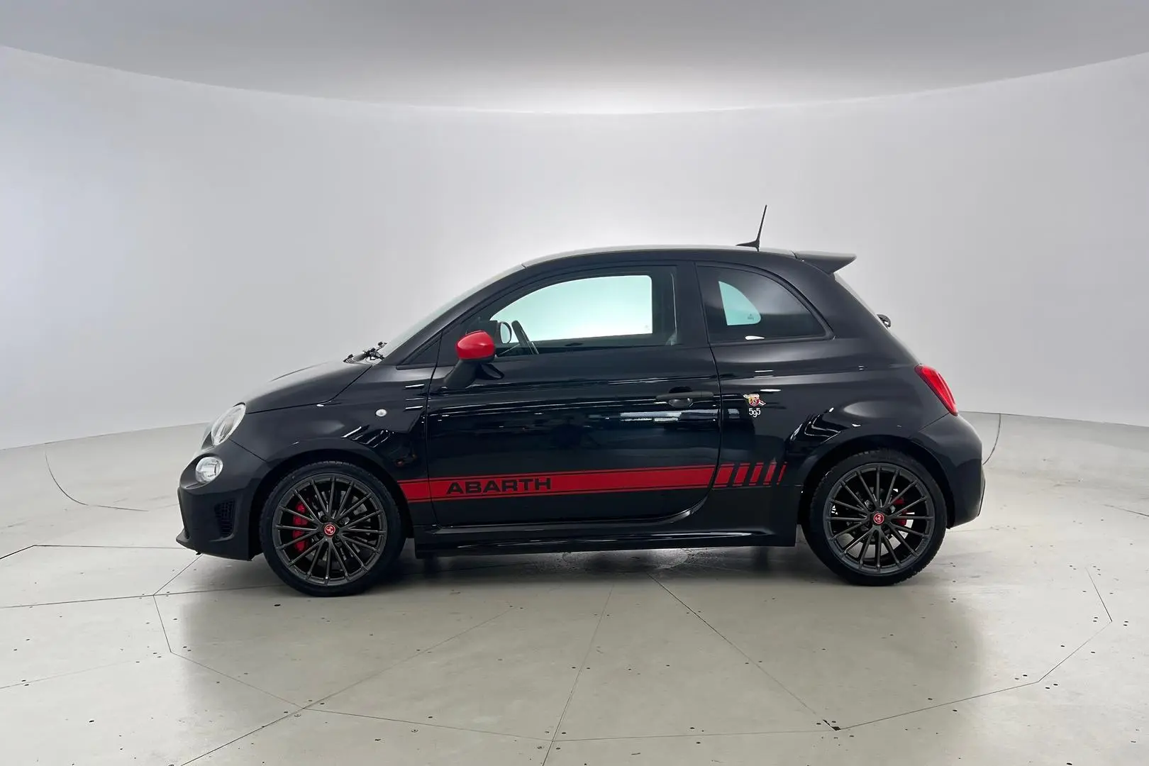 2021 Abarth 595 Gallery Image 8