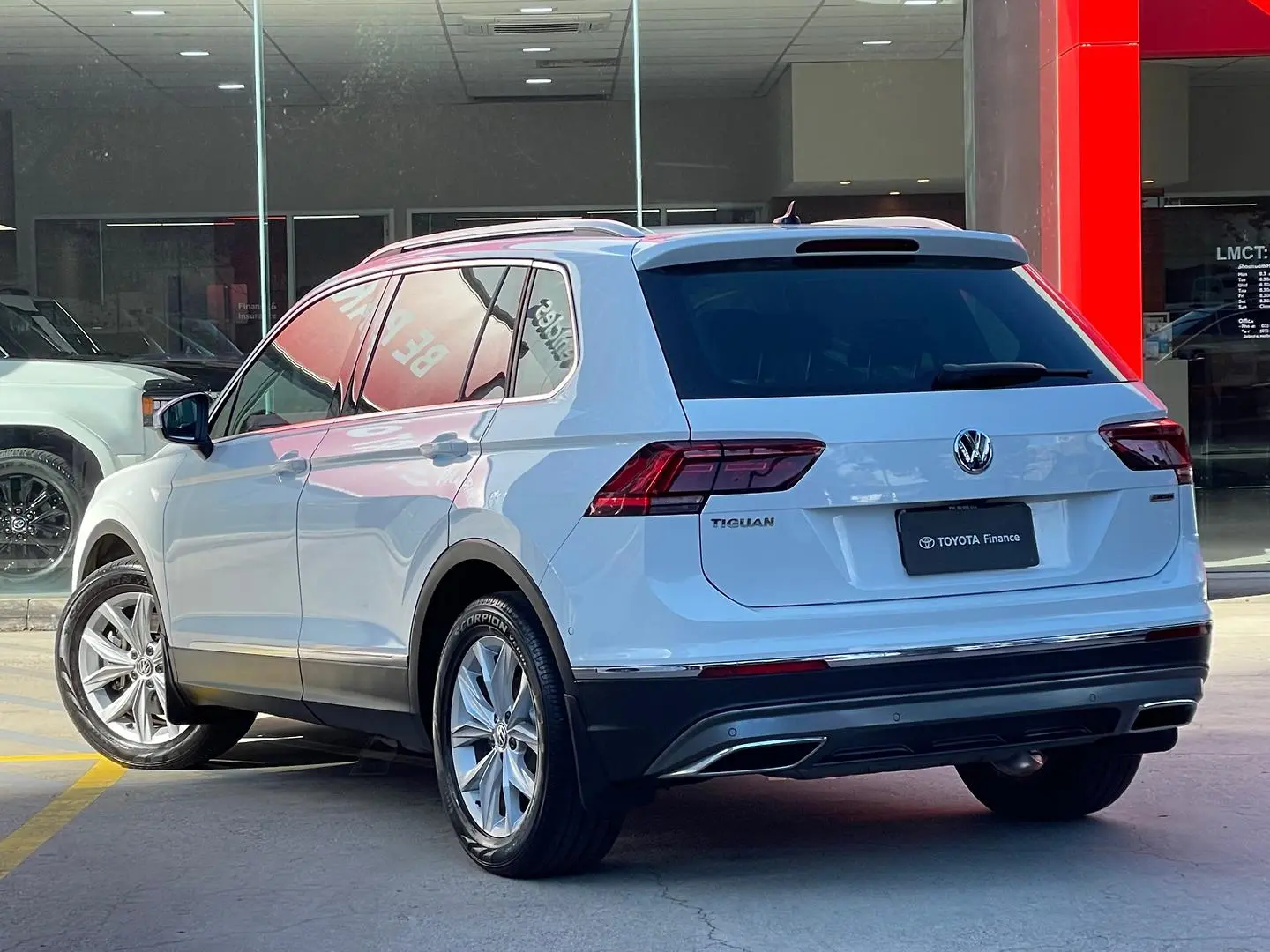 2018 Volkswagen Tiguan Gallery Image 9