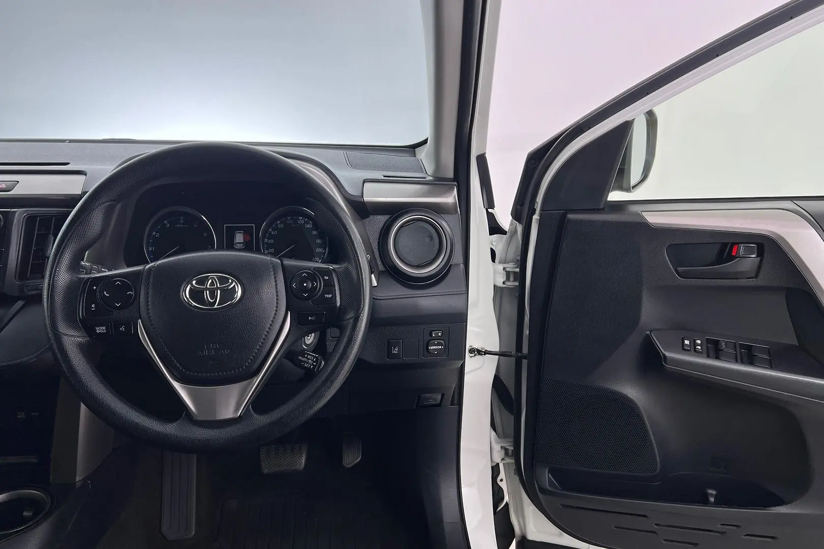 2017 Toyota RAV4 Gallery Image 15