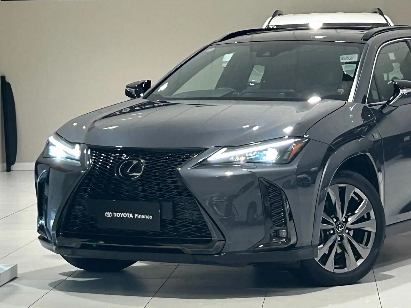 2023 Lexus UX Gallery Image 7