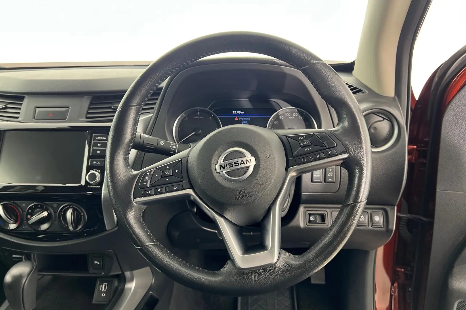 2021 Nissan Navara Gallery Image 14