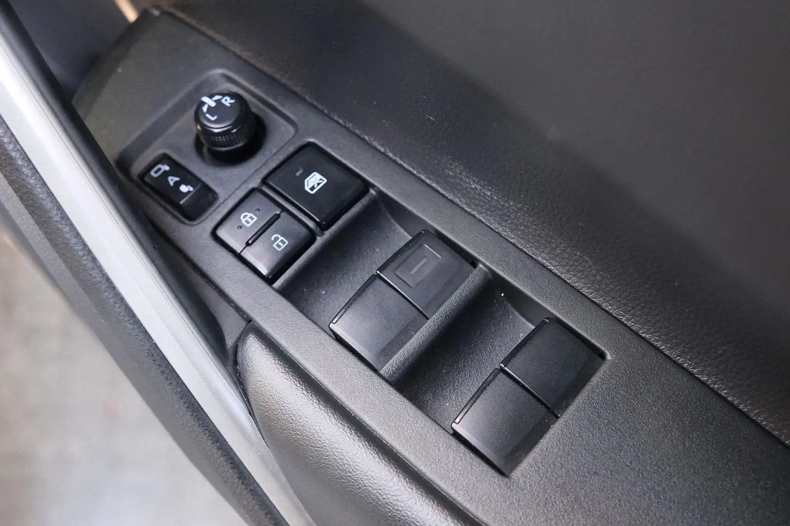 2023 Toyota Corolla Cross Gallery Image 12