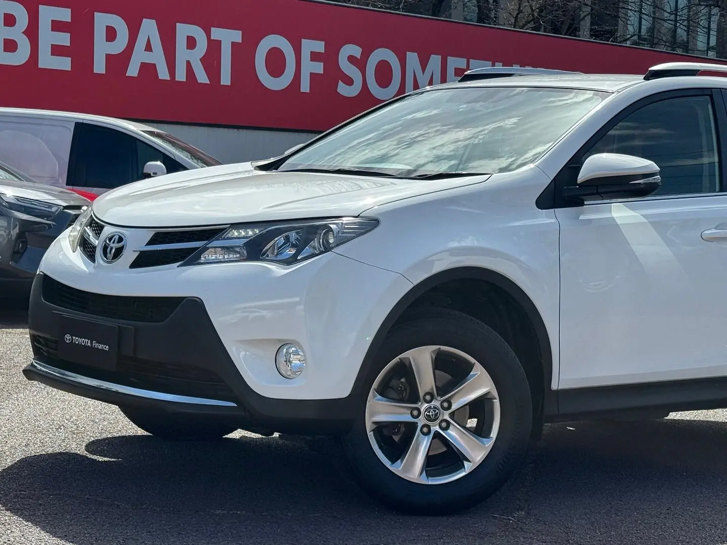 2015 Toyota RAV4 Gallery Image 11