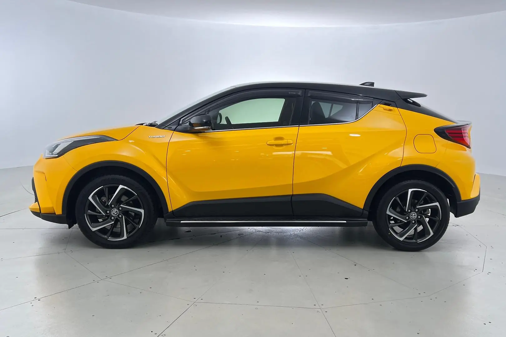 2021 Toyota C-HR Gallery Image 7