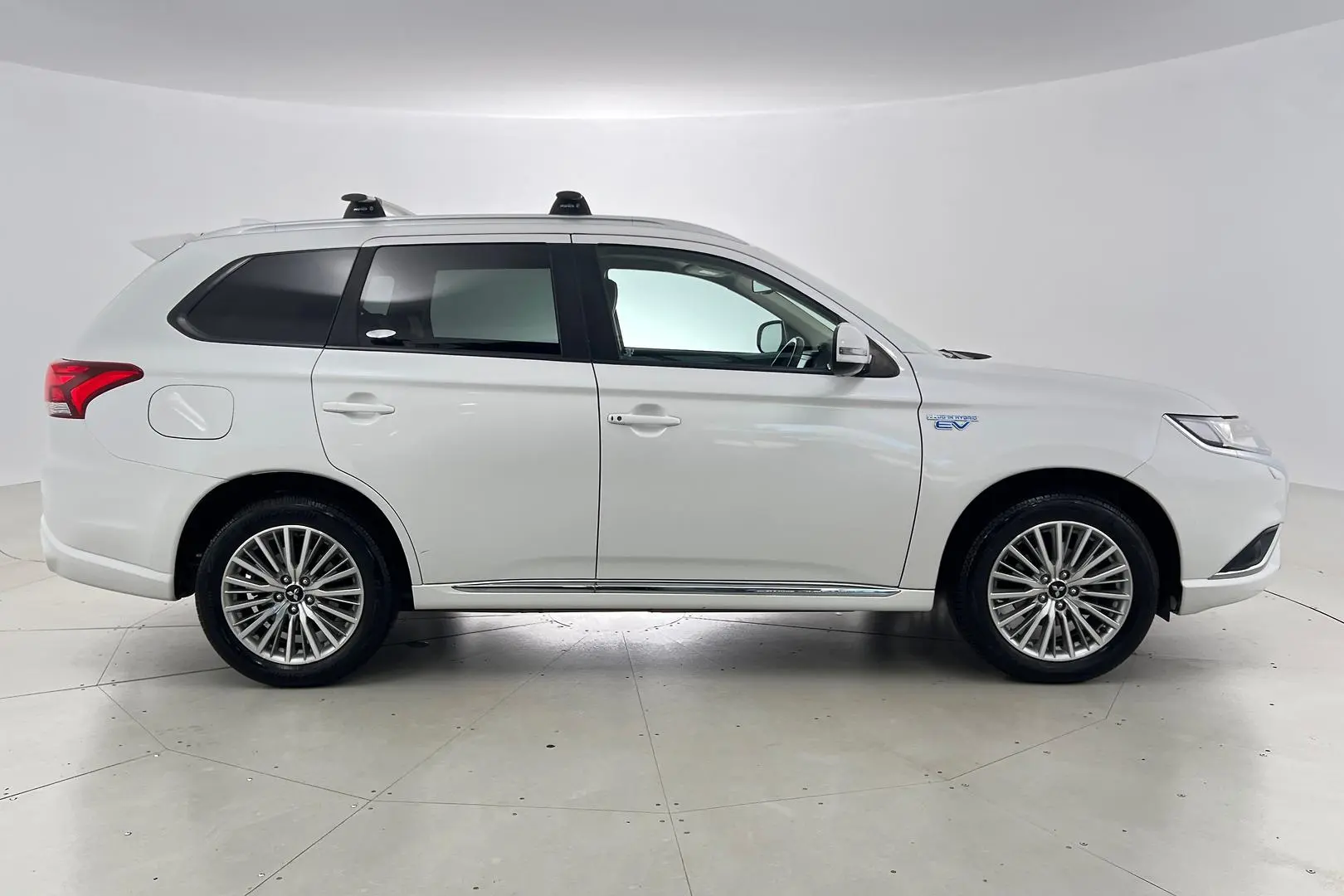 2018 Mitsubishi Outlander Gallery Image 4