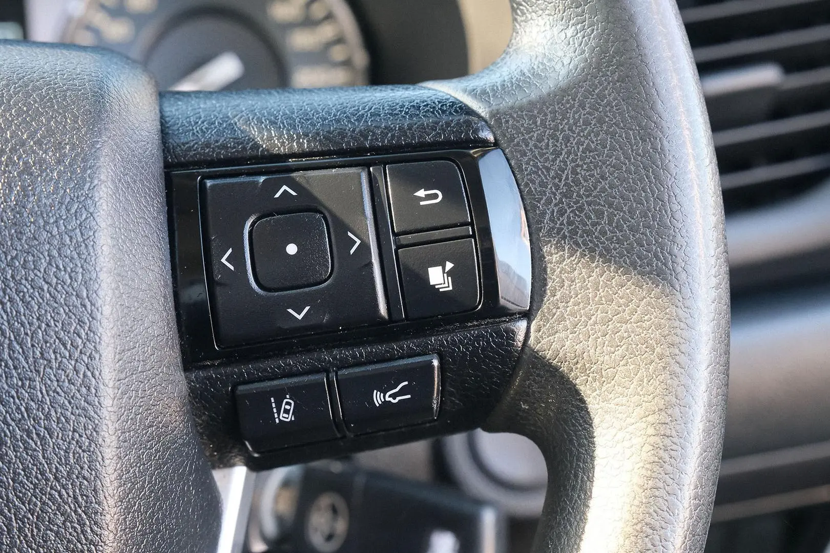 2020 Toyota Hilux Gallery Image 14