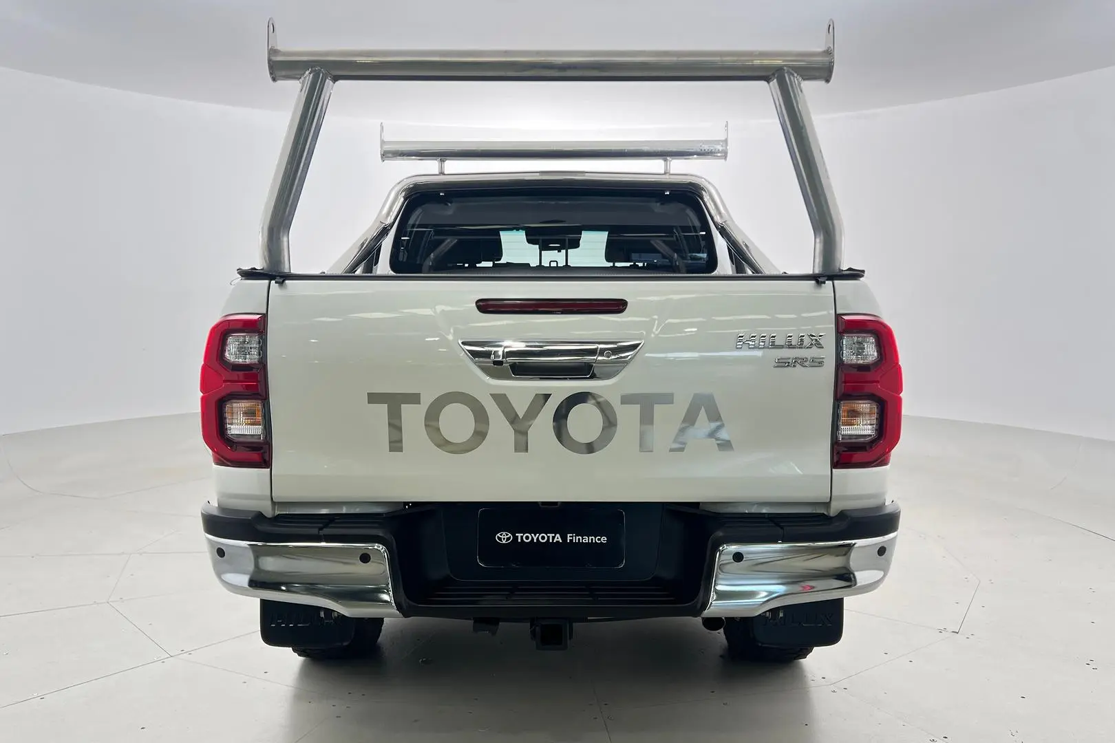 2020 Toyota Hilux Gallery Image 6