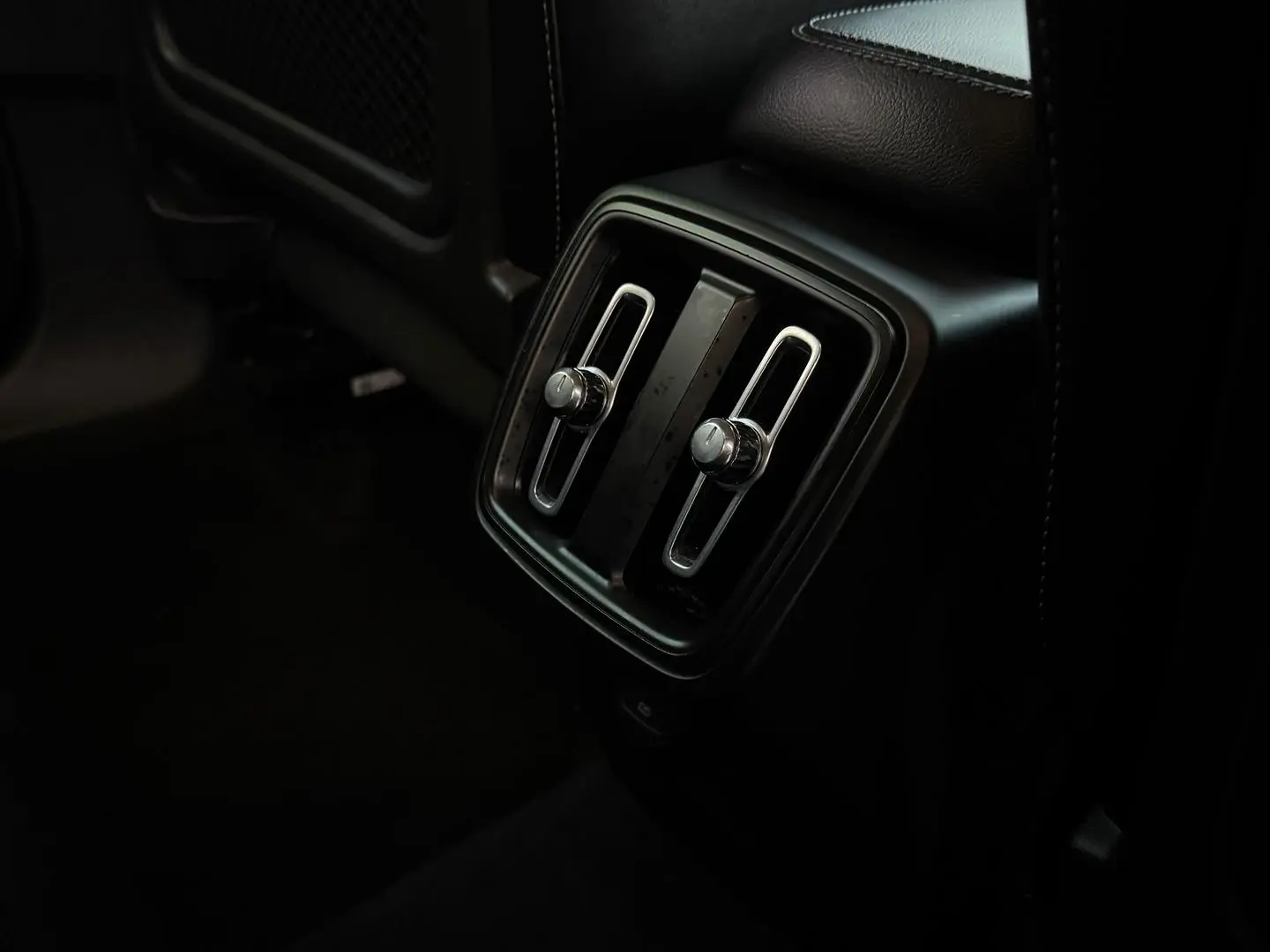 2018 Volvo XC40 Gallery Image 25