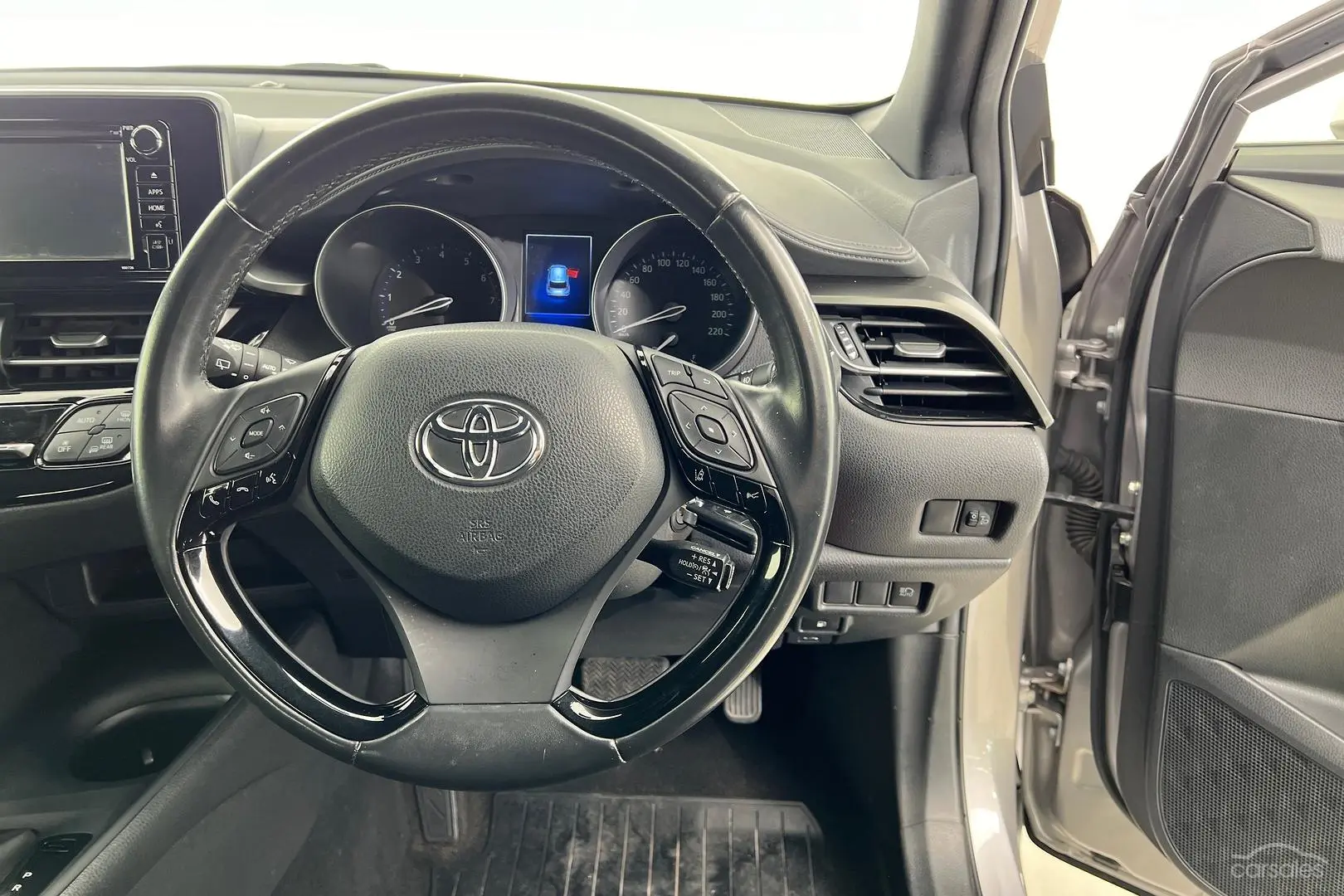 2018 Toyota C-HR Image 16