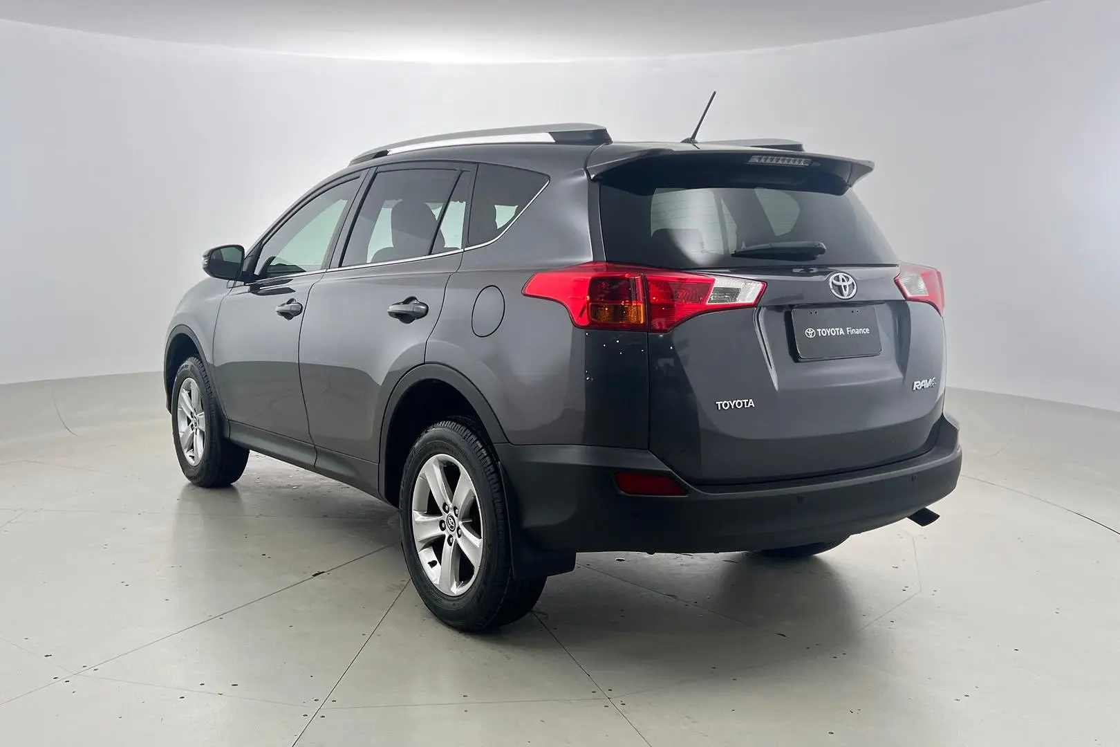 2015 Toyota RAV4 Gallery Image 8