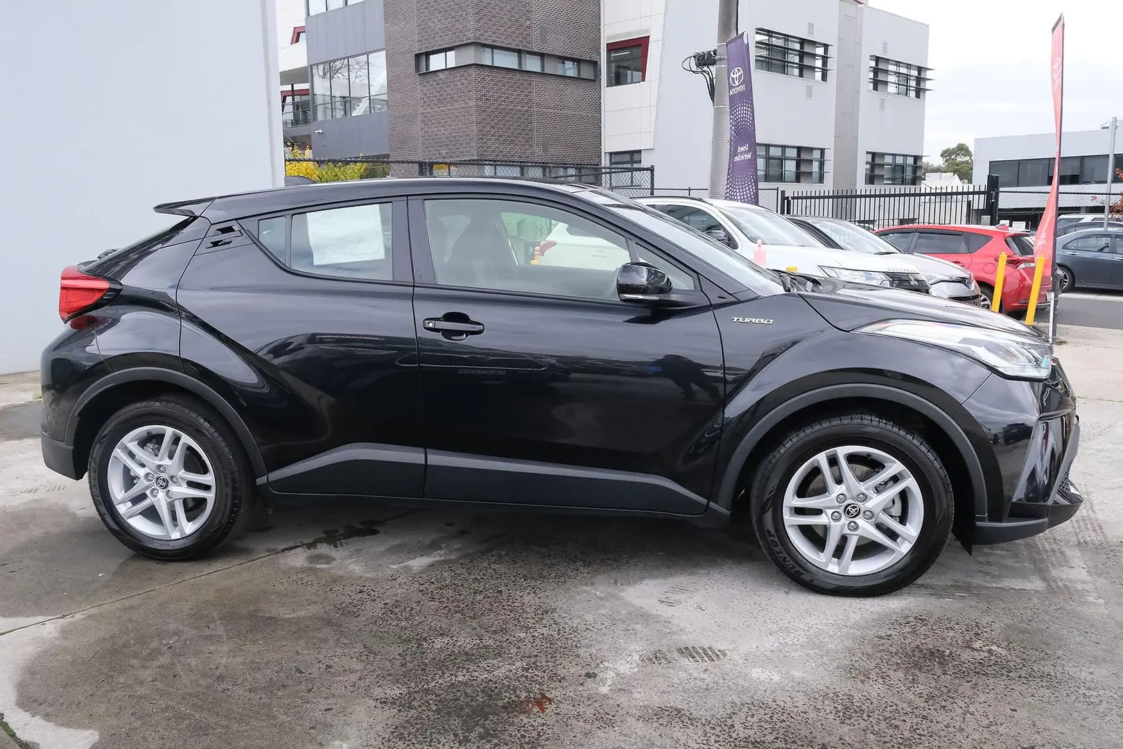 2023 Toyota C-HR Gallery Image 5