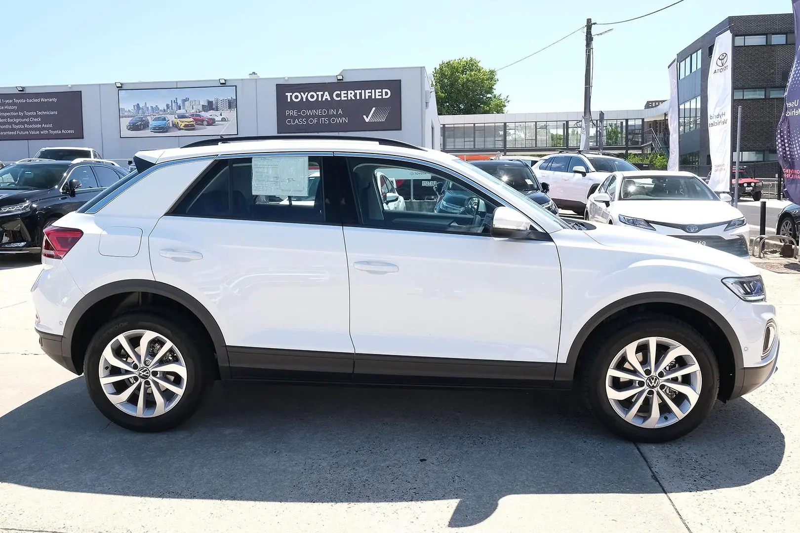 2024 Volkswagen T-Roc Gallery Image 5