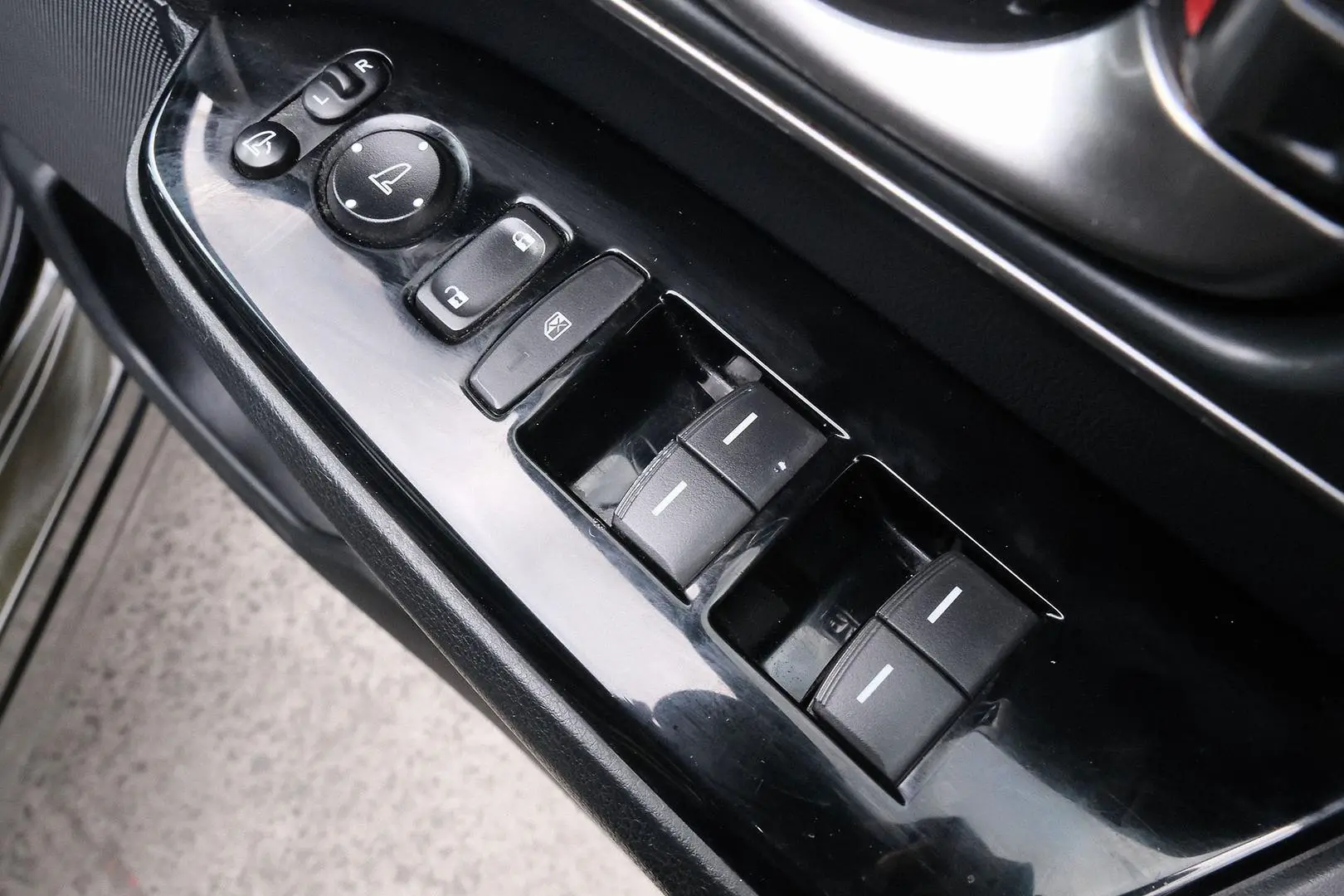 2018 Honda CR-V Gallery Image 13