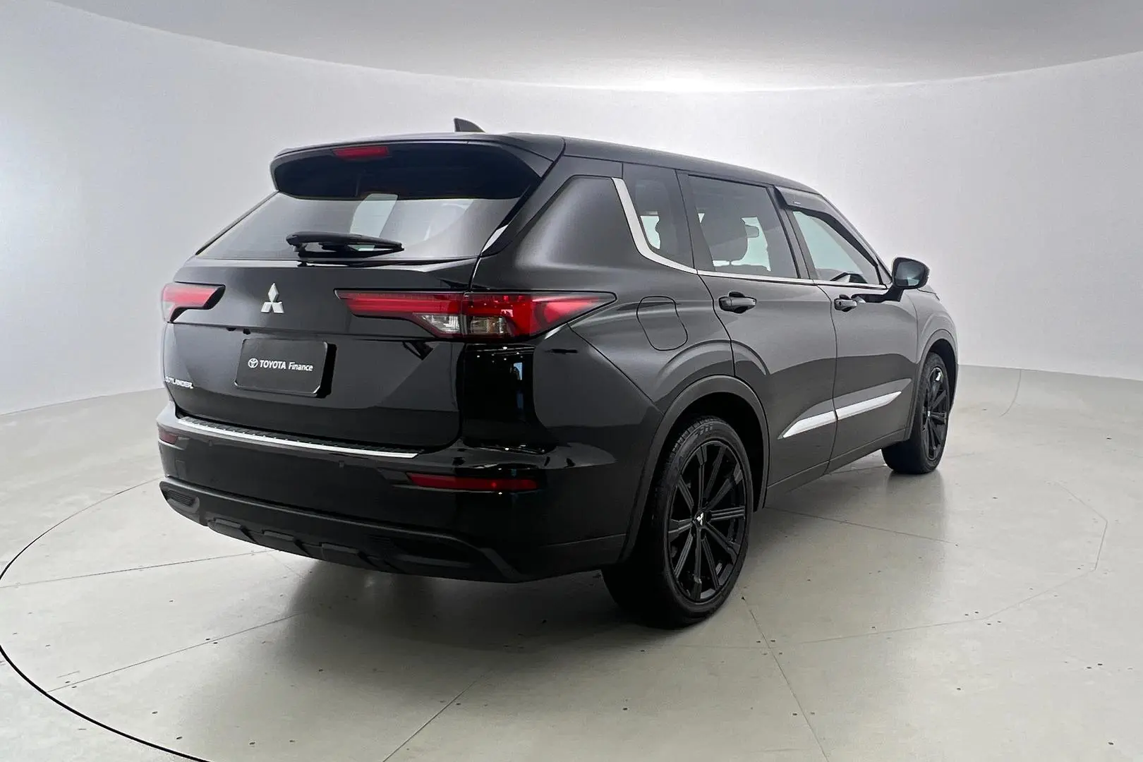 2022 Mitsubishi Outlander Gallery Image 4