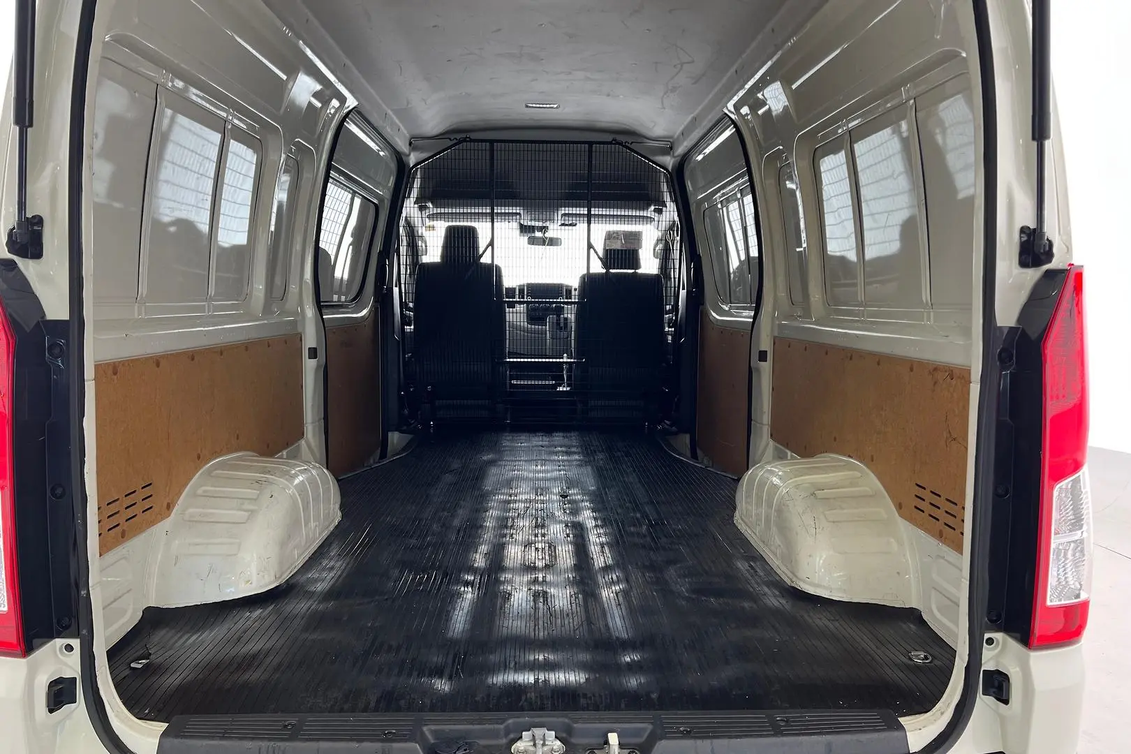 2021 Toyota Hiace Gallery Image 20
