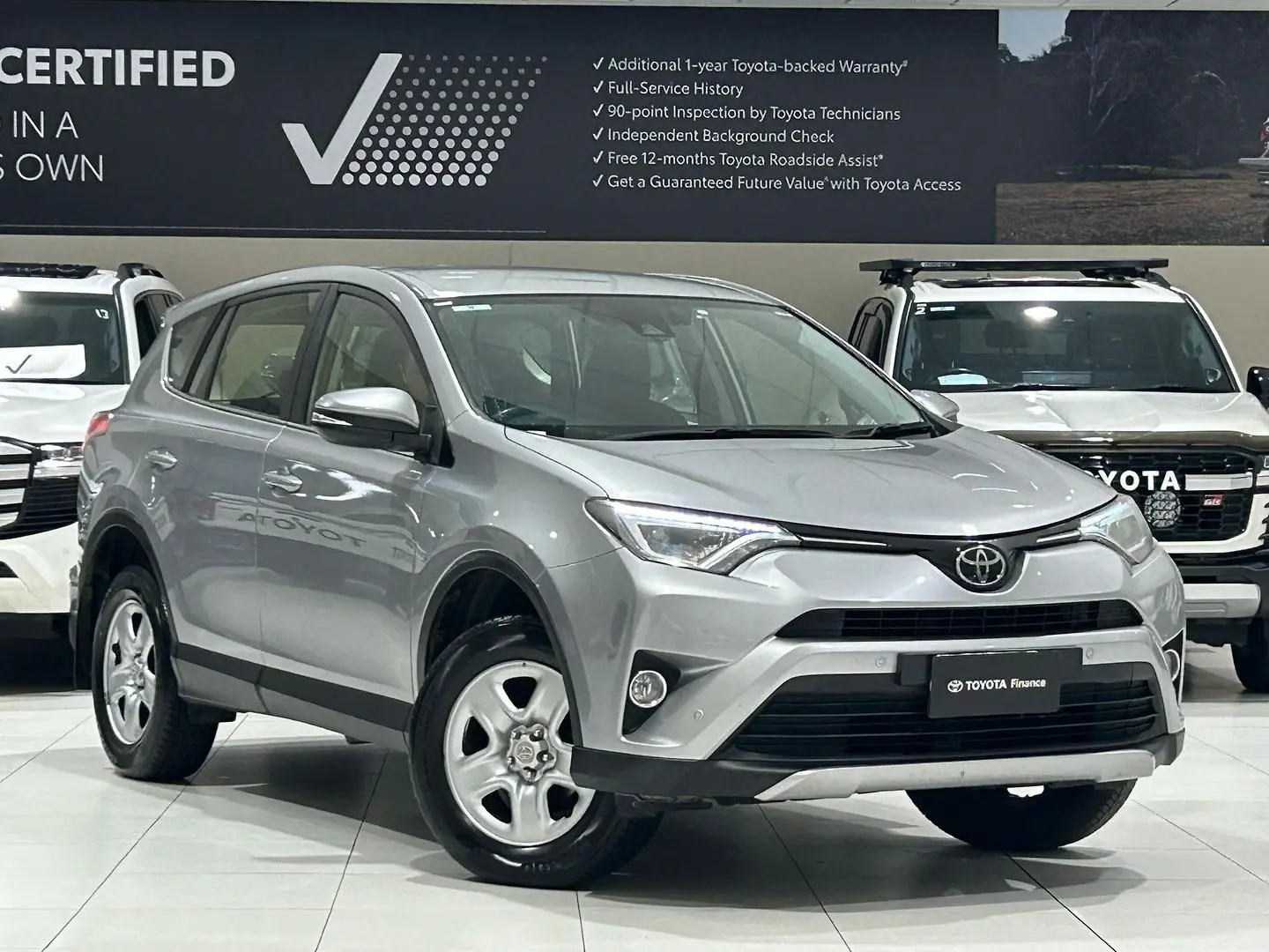2017 Toyota RAV4 Gallery Image 1