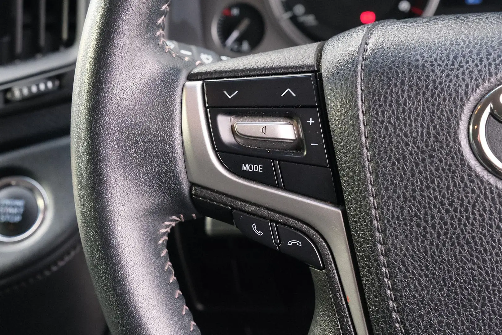 2018 Toyota Landcruiser Gallery Image 16