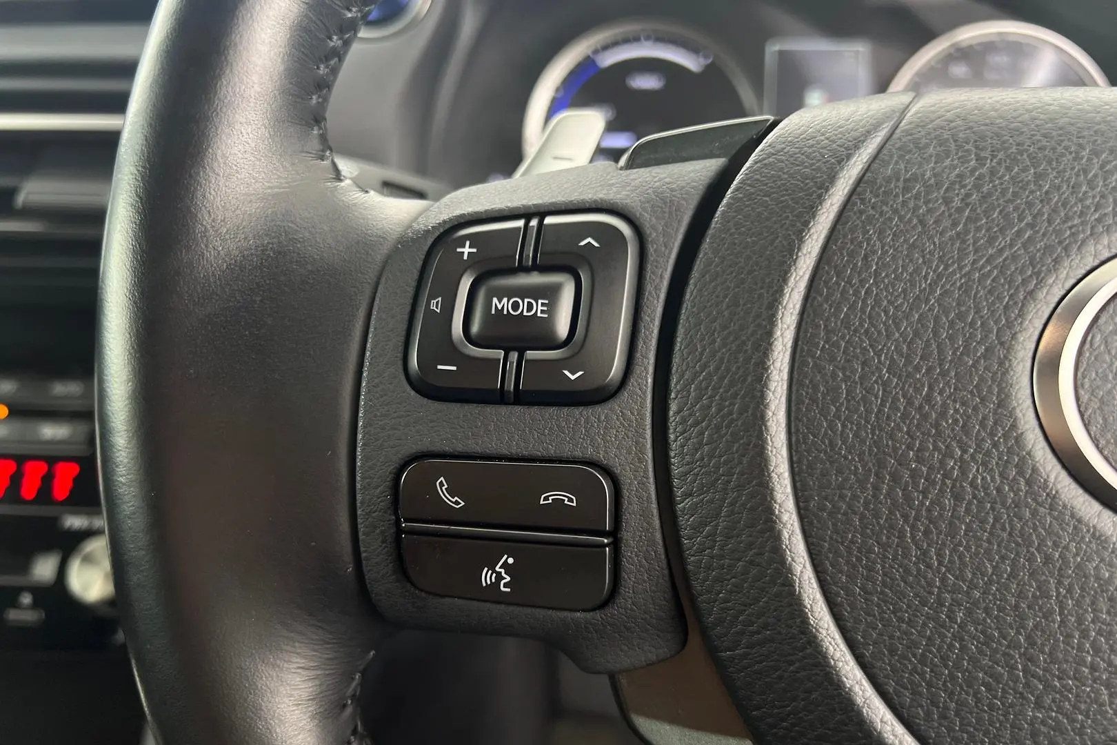 2020 Lexus IS Gallery Image 18