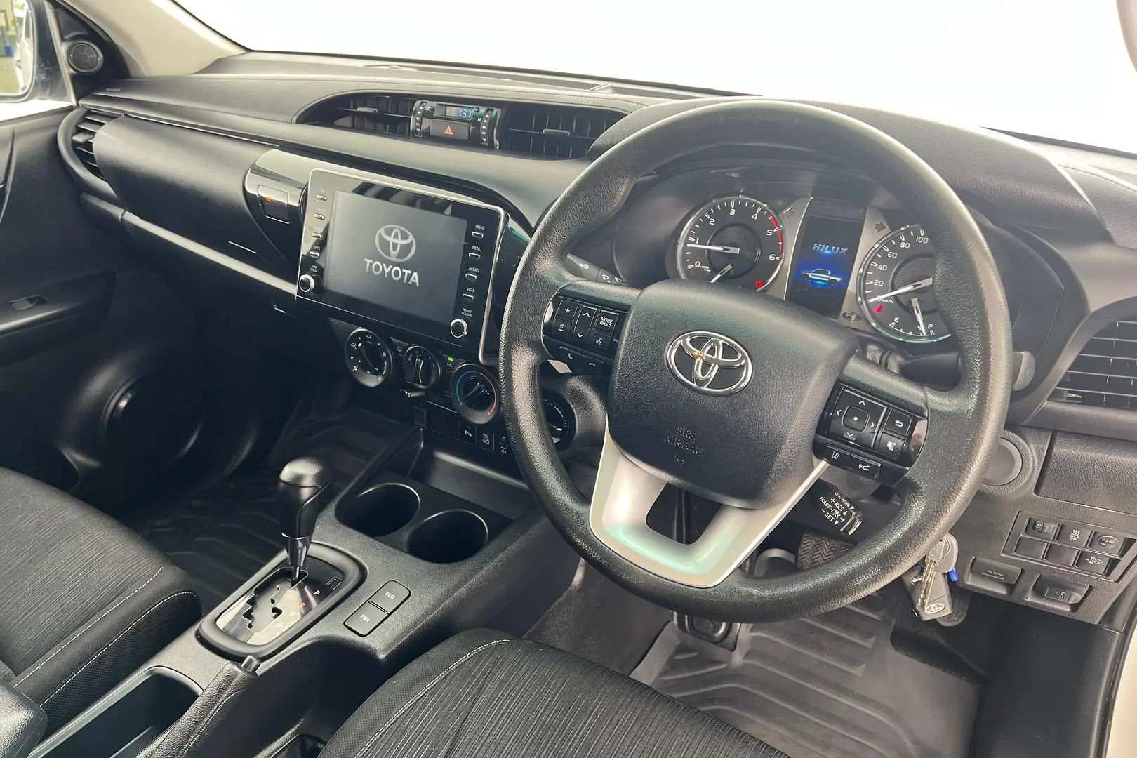 2022 Toyota Hilux Gallery Image 12