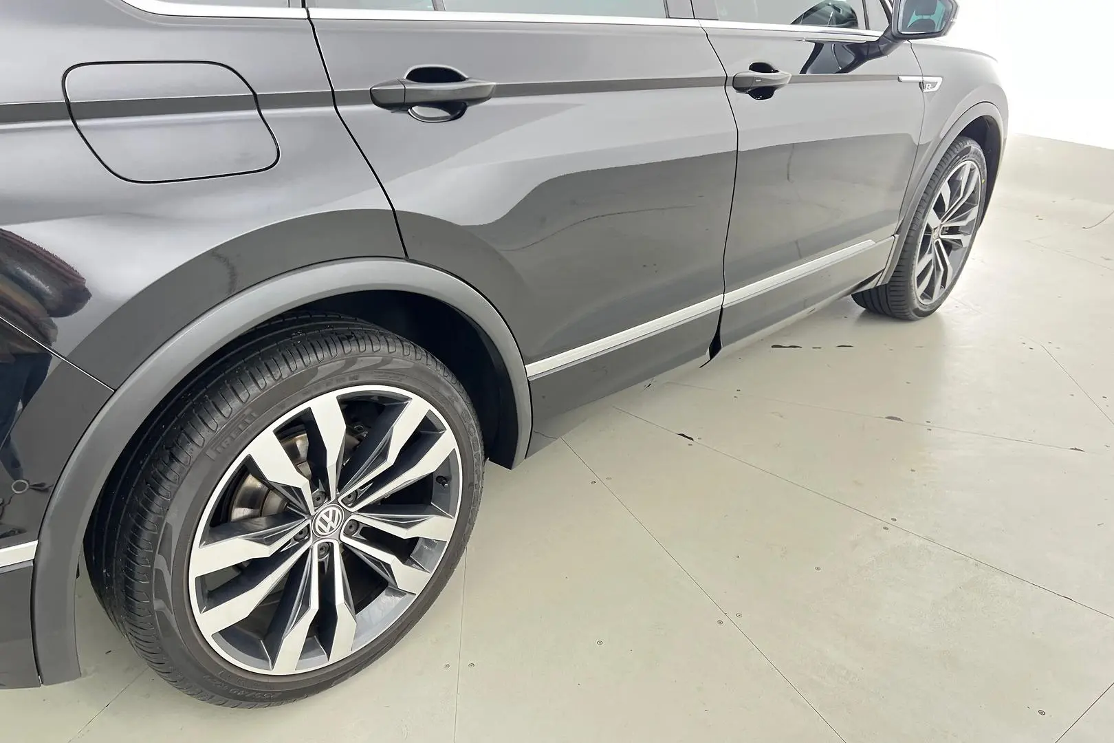 2020 Volkswagen Tiguan Gallery Image 9